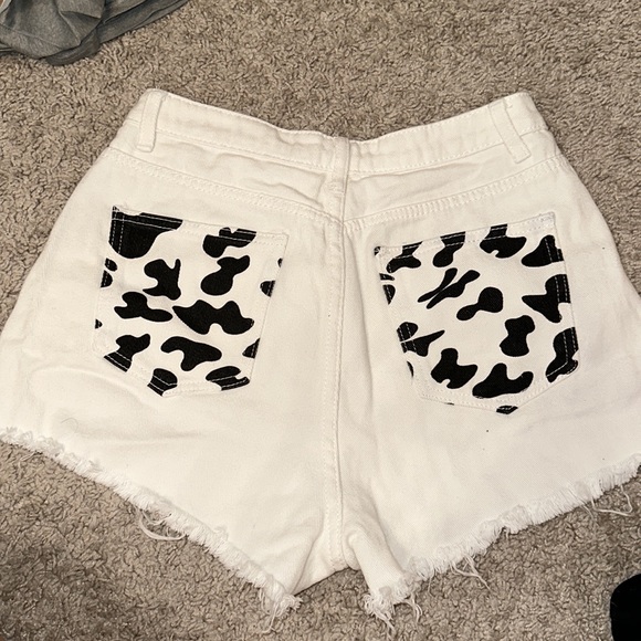 Fun cow print high waisted shorts - Picture 2 of 2